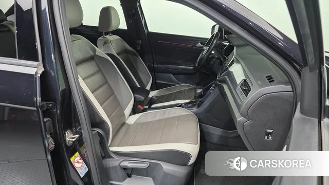 Volkswagen T-Roc 2021 Черный из Кореи, фото 2