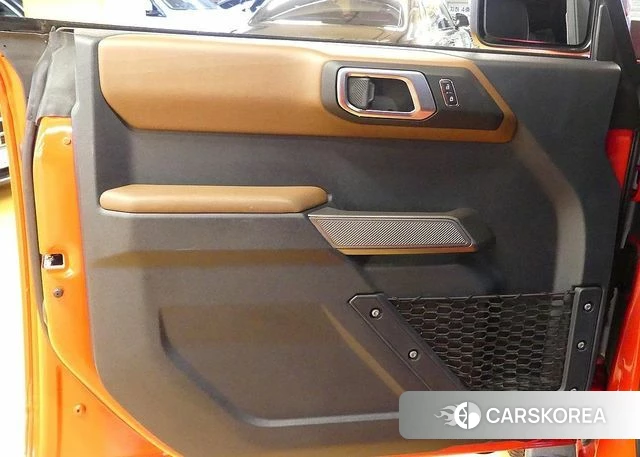 Ford Bronco 6th Generation 2023 Красный из Кореи, фото 2