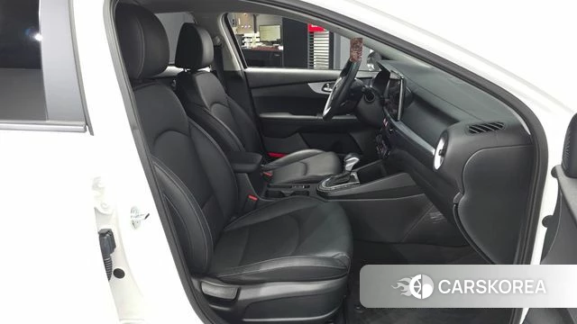 Kia The New K3 2nd generation 2022 Белый из Кореи, фото 2