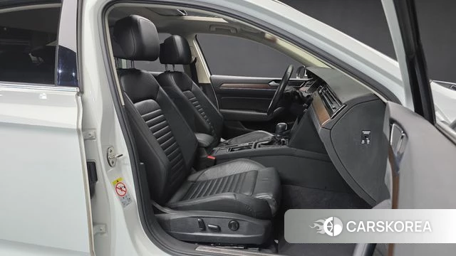 Volkswagen Passat GT (B8) 2018 Белый из Кореи, фото 2