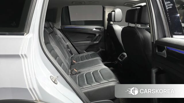 Volkswagen Tiguan second Generation 2021 Серебристо-серый из Кореи, фото 2