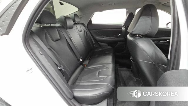Hyundai The New Avante (CN7) 2023 Белый из Кореи, фото 2