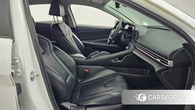 Hyundai The New Avante (CN7) 2023 Белый из Кореи, фото 2