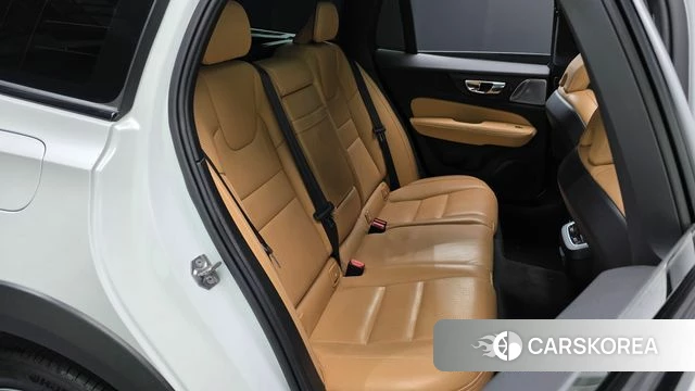 Volvo V60 Cross-Country 2nd Generation 2019 Белый из Кореи, фото 2
