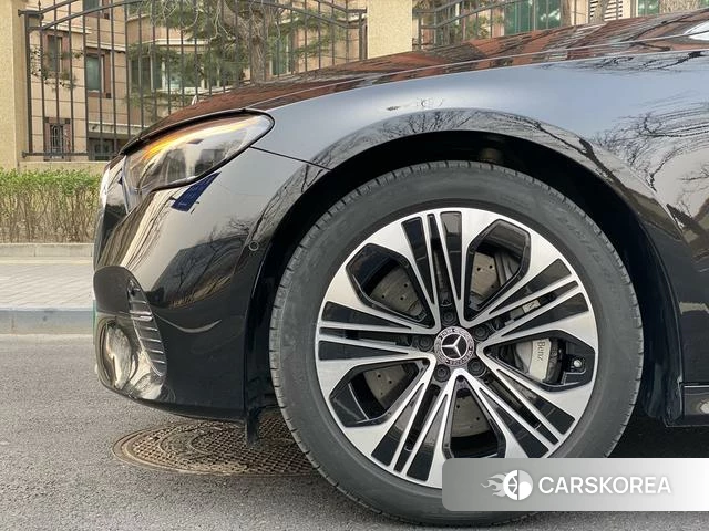 Mercedes-Benz E-Class 2024 Черный из Китая, фото 2