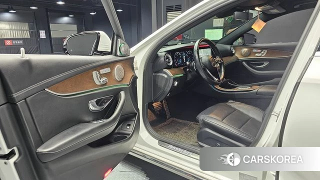 Mercedes-Benz E-Class W213 2020 Белый из Кореи, фото 2