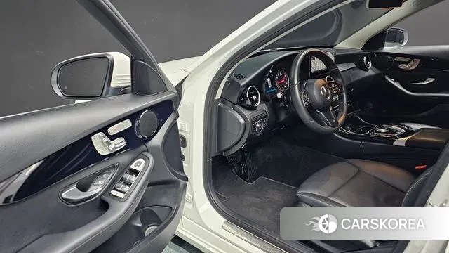 Mercedes-Benz C-Class W205 2019 Белый из Кореи, фото 2