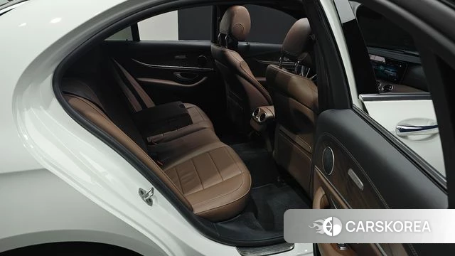 Mercedes-Benz E-Class W213 2022 Белый из Кореи, фото 2
