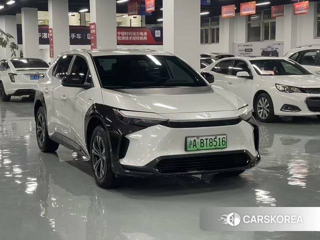 Toyota bZ4X 2023 Белый из Китая, фото 2