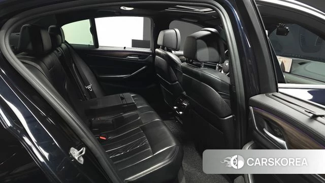 BMW 5 Series (G30) 2018 Черный из Кореи, фото 2