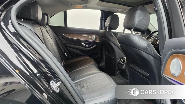 Mercedes-Benz E-Class W213 2019 Черный из Кореи, фото 2