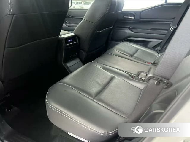 Toyota Land Cruiser 2024 Белый из Китая, фото 2