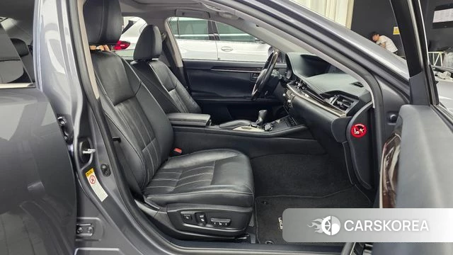 Lexus New ES300h 2018 Серый из Кореи, фото 2
