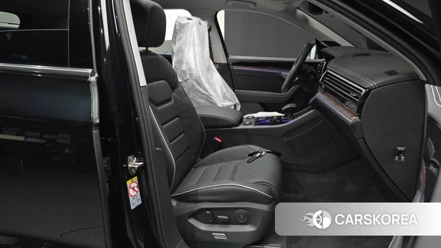 Volkswagen Touareg 3rd generation 2026 Черный из Кореи, фото 2
