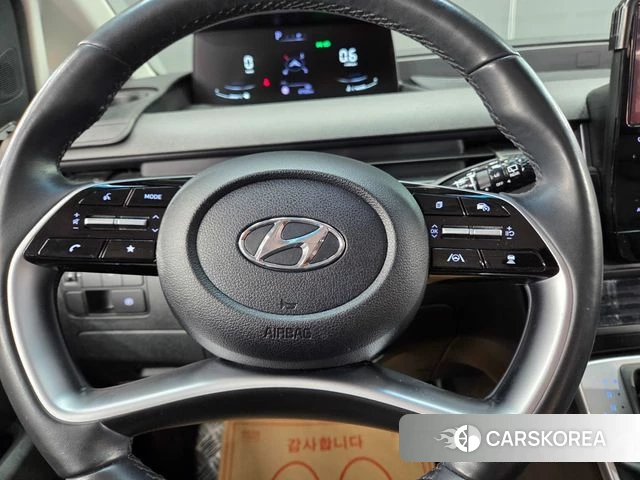 Hyundai Staria 2023 Желтый из Кореи, фото 2