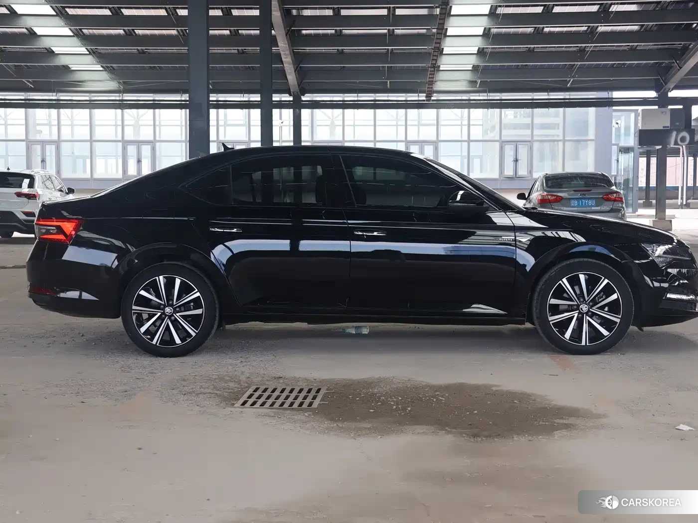 Skoda Superb 2023 Черный из Китая, фото 2