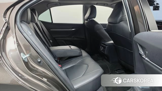 Toyota Camry (XV70) 2019 Коричневый из Кореи, фото 2