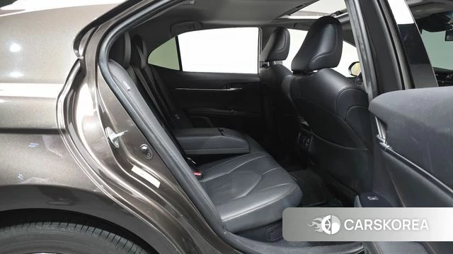 Toyota Camry (XV70) 2018 Песочный из Кореи, фото 2