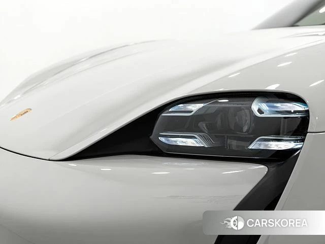 Porsche Taycan 2024 Жемчужный цвет из Кореи, фото 2
