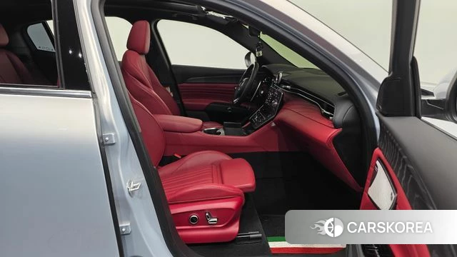 Maserati Grecale 2023 Серебряный из Кореи, фото 2