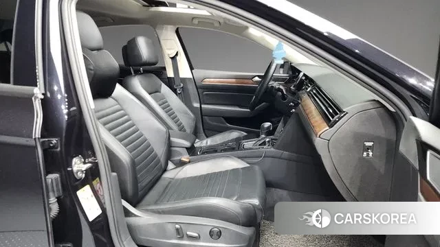 Volkswagen Passat GT (B8) 2018 Фиолетовый из Кореи, фото 2