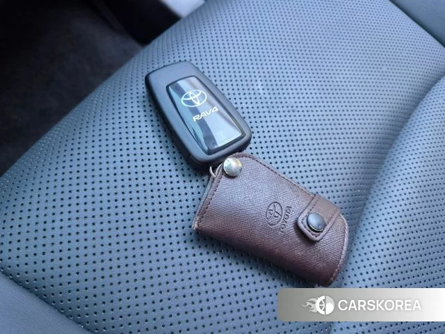 Toyota RAV4 5th Generation 2021 Черный из Кореи, фото 2