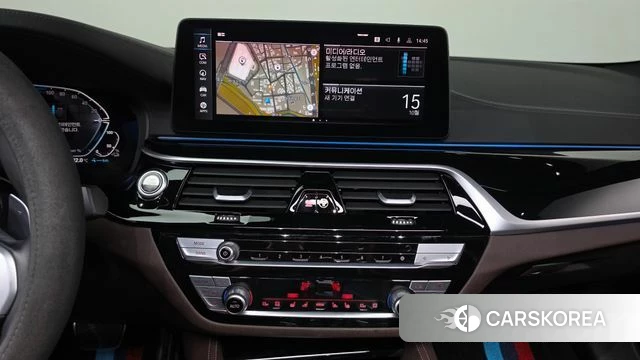 BMW 5 Series (G30) 2022 Белый из Кореи, фото 2