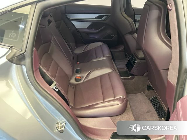 Porsche Taycan 2024 Серебряный из Кореи, фото 2