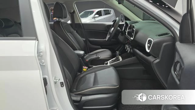 Hyundai Venue 2023 Белый из Кореи, фото 2
