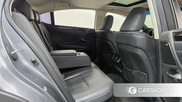 Lexus ES300h 7th generation 2019 Серый из Кореи, фото 2