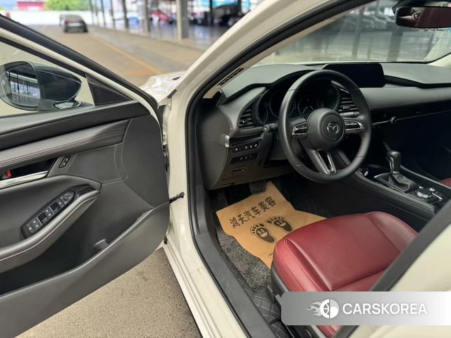 Mazda 3 2024 Белый из Китая, фото 2