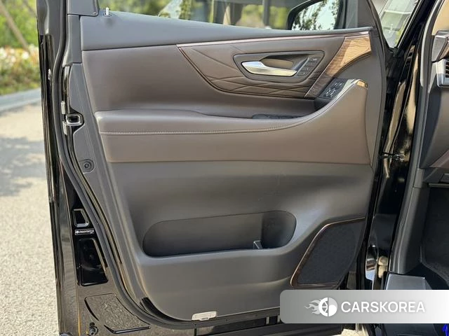 Toyota Alphard 2025 Черный из Китая, фото 2