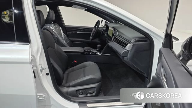 Toyota Camry (XV80) 2026 Белый из Кореи, фото 2