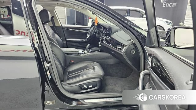 BMW 5 Series (G30) 2018 Черный из Кореи, фото 2
