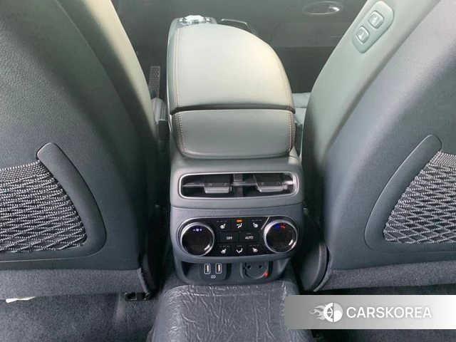 Genesis GV70 2021 Темно-зеленый из Кореи, фото 2