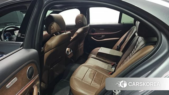 Mercedes-Benz E-Class W213 2021 Серебристо-серый из Кореи, фото 2