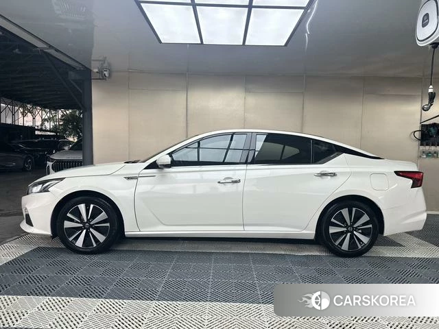 Nissan Altima 2022 Белый из Китая, фото 2