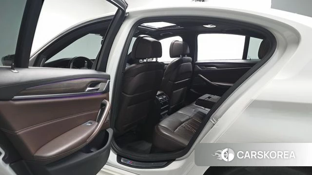 BMW 5 Series (G30) 2020 Белый из Кореи, фото 2