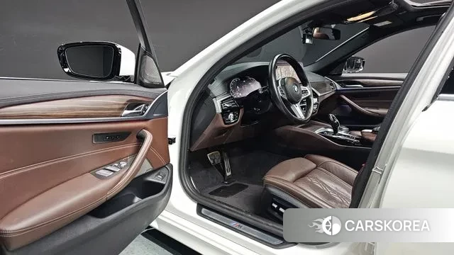 BMW 5 Series (G30) 2021 Белый из Кореи, фото 2
