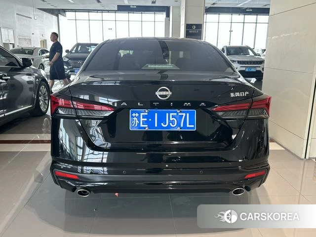 Nissan Altima 2023 Черный из Китая, фото 2