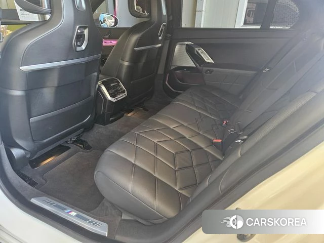 BMW 7 Series (G70) 2024 Белый из Кореи, фото 2