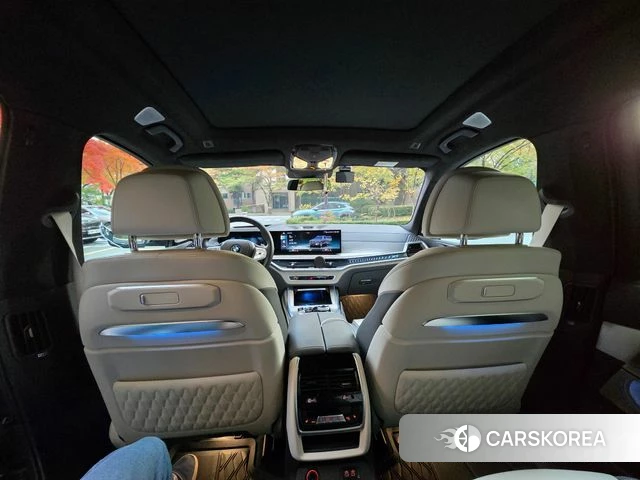 BMW X7 (G07) 2023 Серебристо-серый из Кореи, фото 3