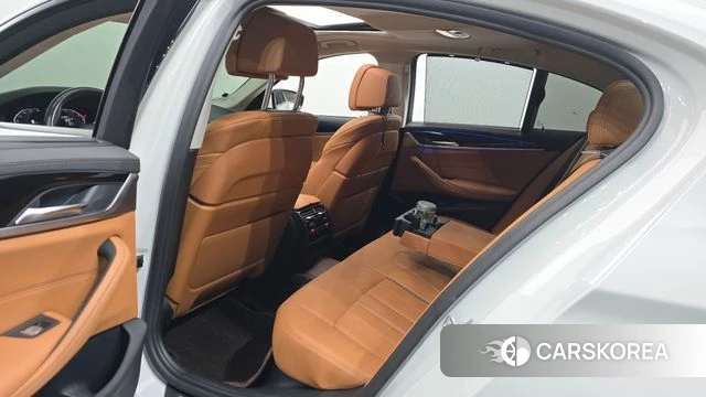 BMW 5 Series (G30) 2022 Белый из Кореи, фото 2