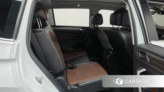 Volkswagen Tiguan Allspace 2022 Белый из Кореи, фото 2