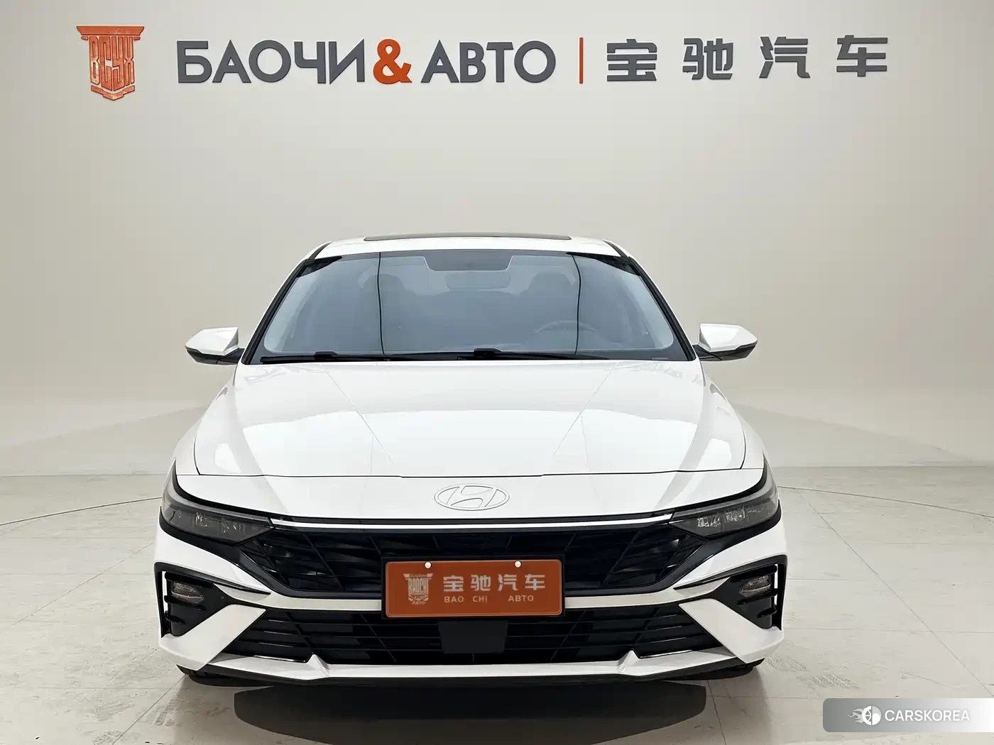 Hyundai Elantra 2023 Белый из Китая, фото 2