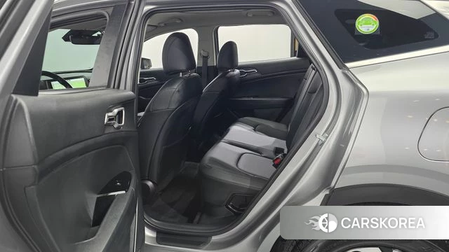 Kia Sportage 5th Generation Hybrid 2023 Серебристо-серый из Кореи, фото 2