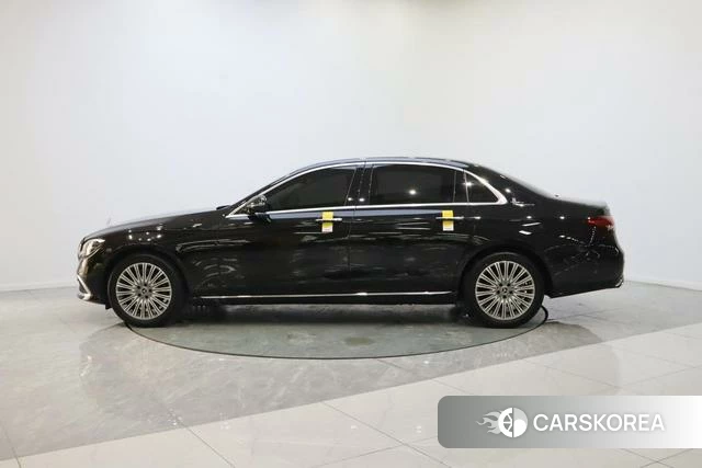 Mercedes-Benz E-Class 2023 Черный из Китая, фото 2