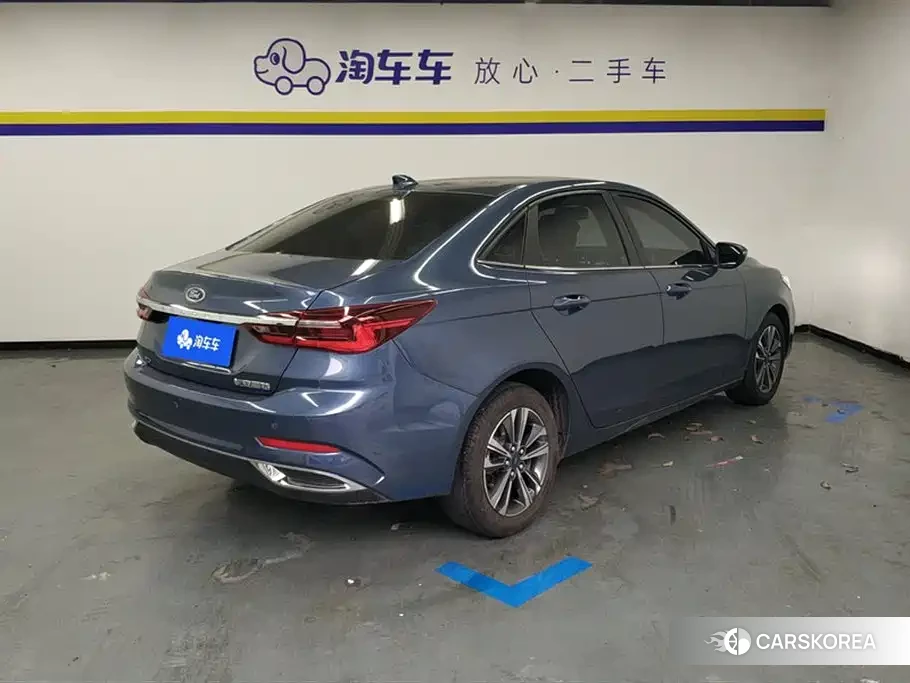 Ford Escort 2022 Синий из Китая, фото 2