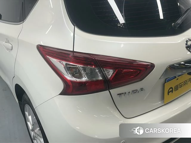 Nissan Tiida 2021 Белый из Китая, фото 2