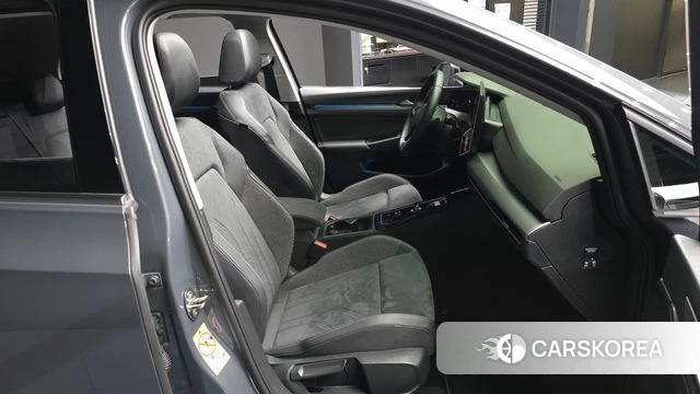 Volkswagen Golf 8th Generation 2025 Серый из Кореи, фото 2